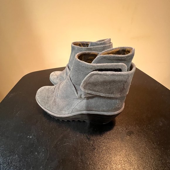 FLY London size 38  US 8 gray suede boot ruched look - Picture 13 of 14